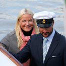 Dag 2: Kronprinsparet går i land i Lindesnes (Foto: Terje Bendiksby / NTB scanpix)